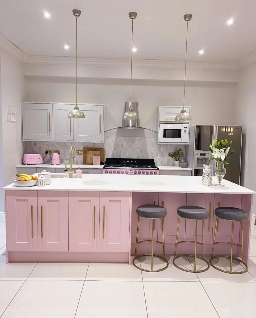 /img/13521-pink-kitchen-lighting.webp