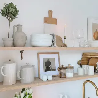 /img/13524-kitchen-decor-ideas-personal-touch.webp