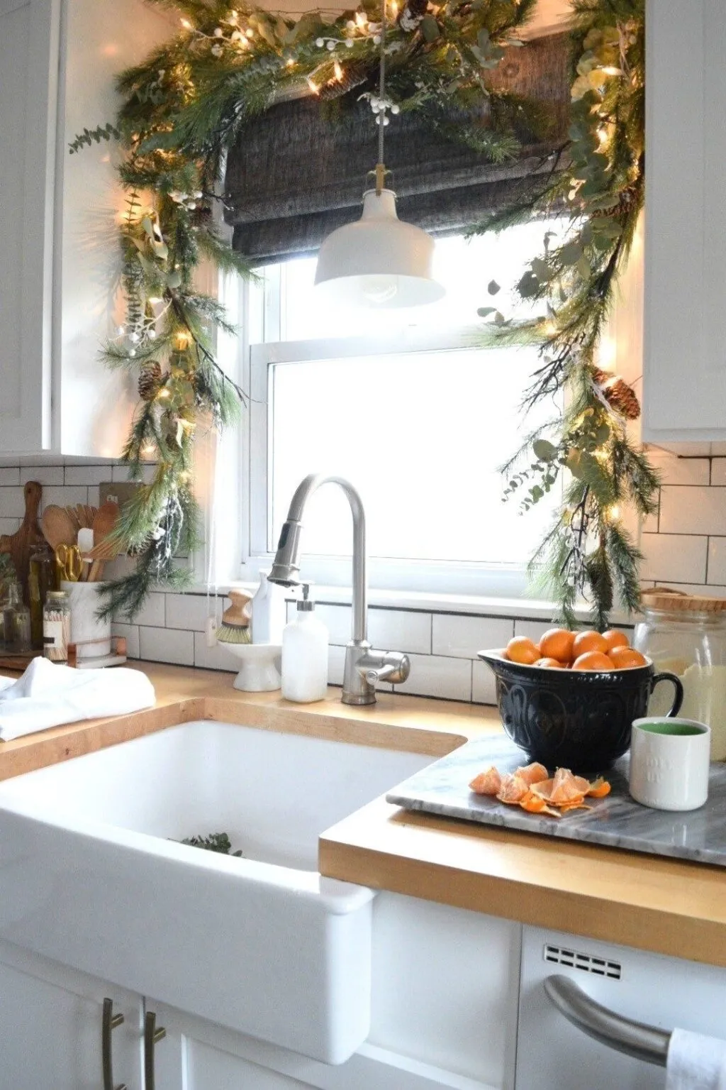 13542 christmas kitchen decor centerpiece