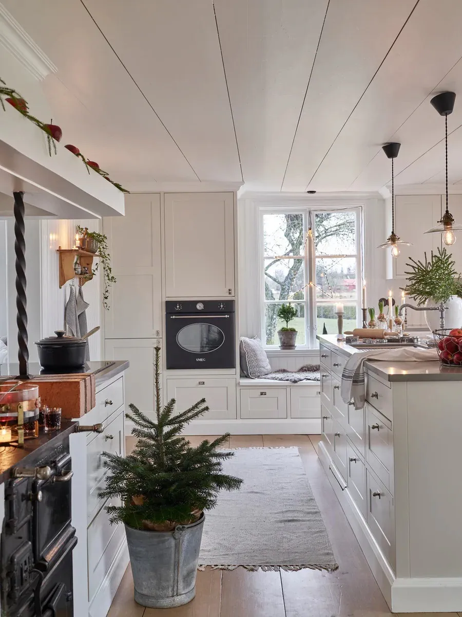 13542 christmas kitchen decor greenery