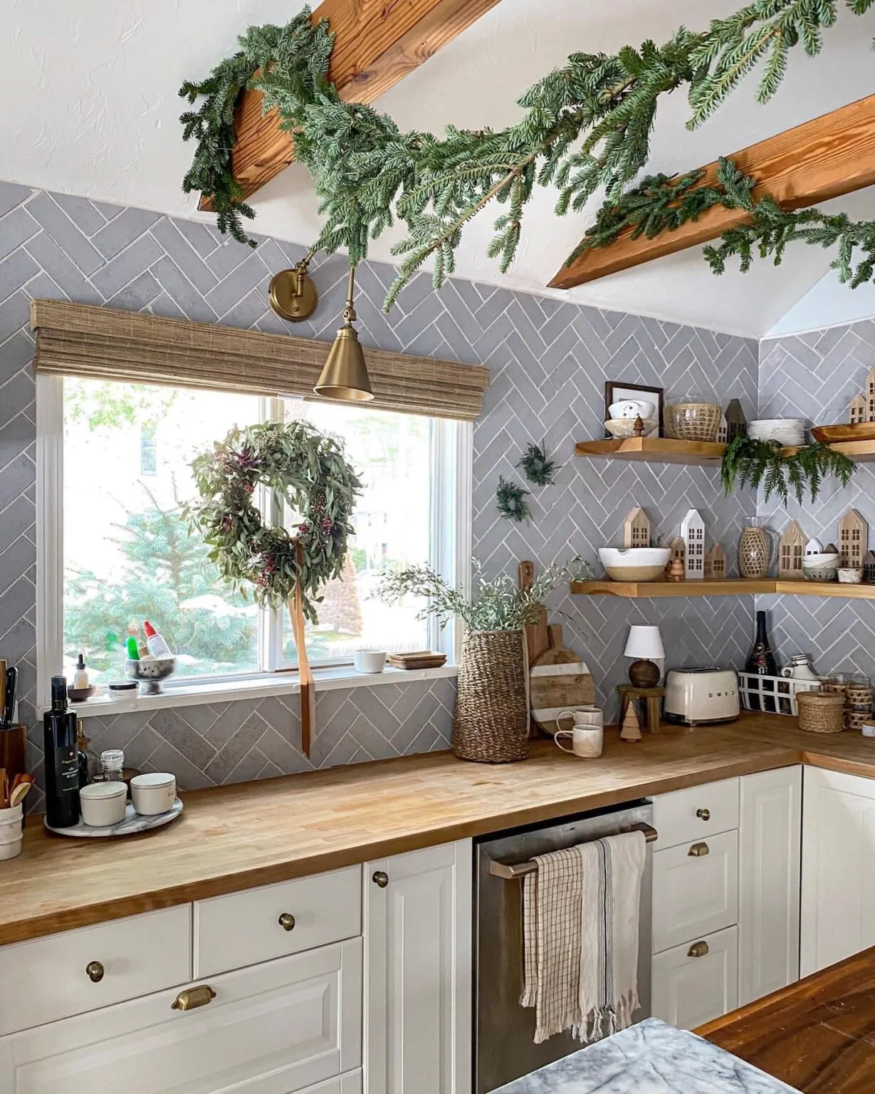 13542 christmas kitchen decor lighting