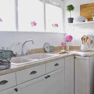 /img/13559-rosemary-coastal-kitchen.webp