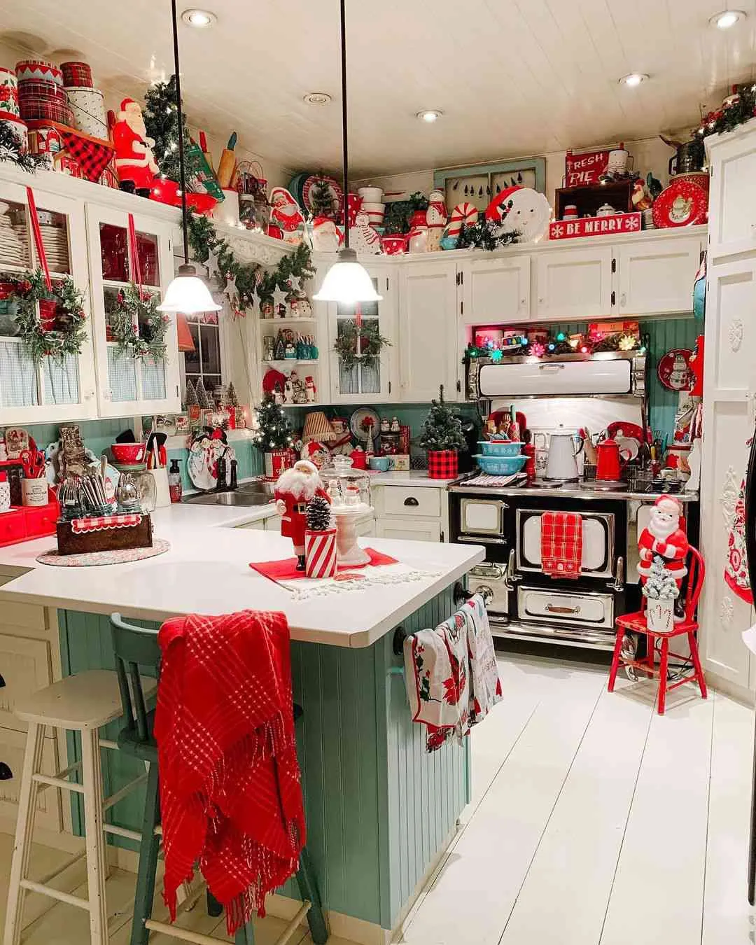 13560 christmas kitchen image7