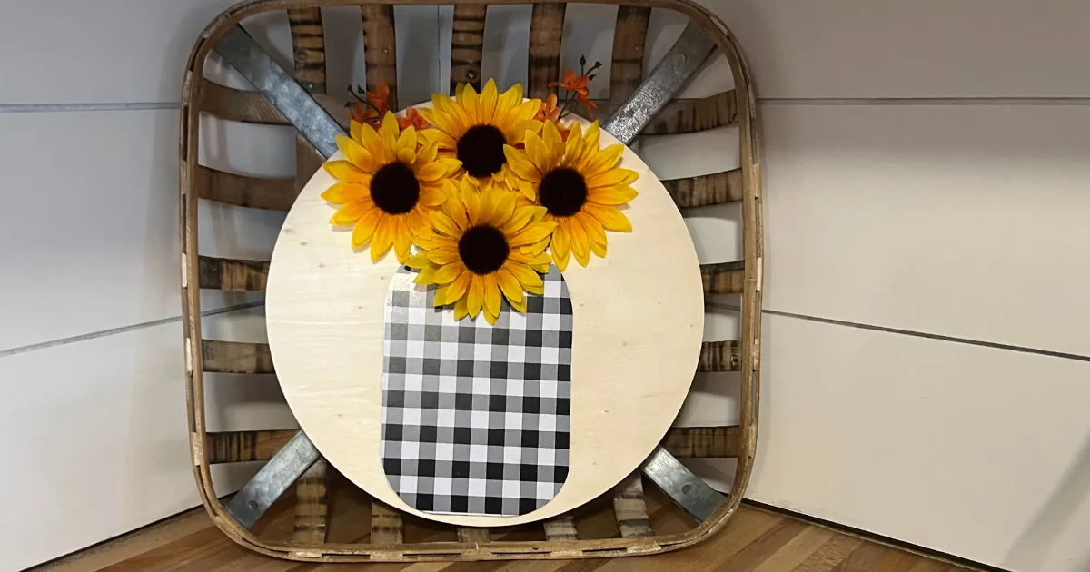 /img/13592-dollar-tree-sunflower-decor-ideas.webp