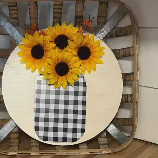 /img/13592-dollar-tree-sunflower-decor-ideas.webp
