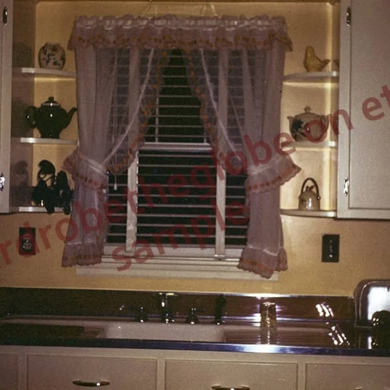 /img/13614-1940s-kitchen-design-appliances.webp