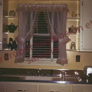 /img/13614-1940s-kitchen-design-appliances.webp