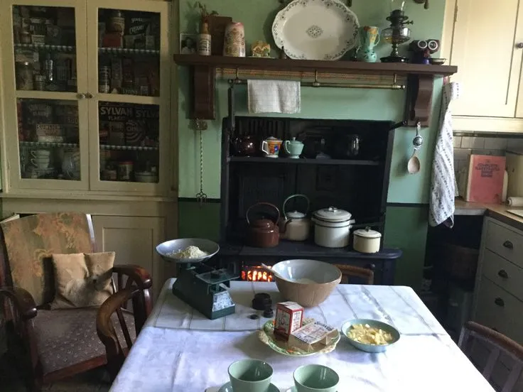 13614 vintage kitchenware