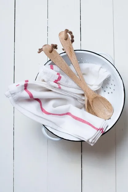 /img/13617-rustic-kitchen-hardware.webp