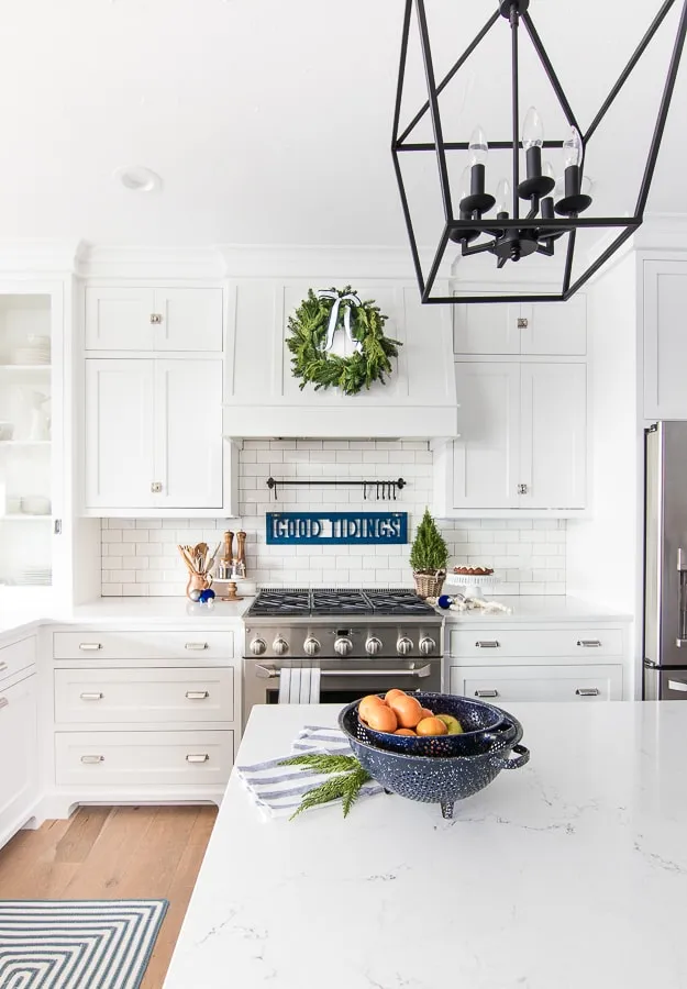 13628 navy cabinets red countertops