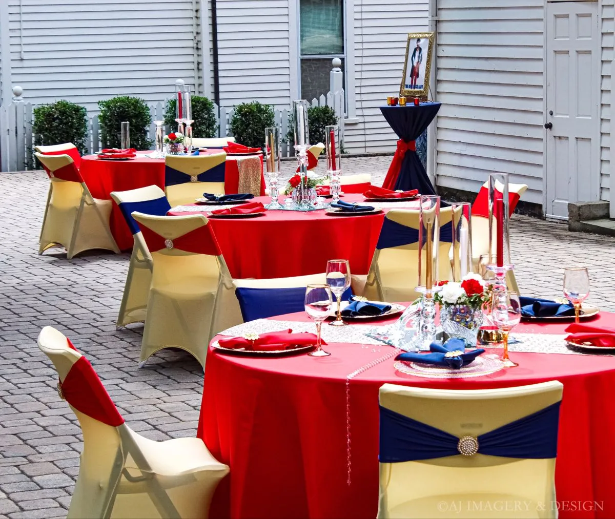 /img/13628-red-and-navy-kitchen-design.webp