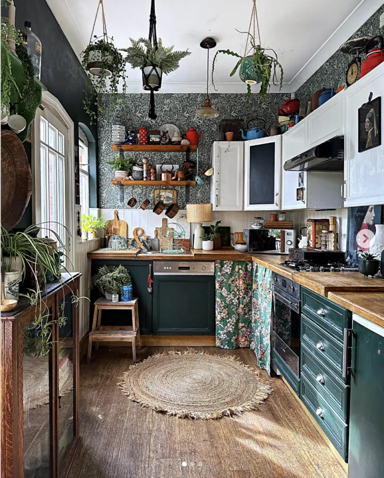 /img/13637-red-kitchen-accessories.webp
