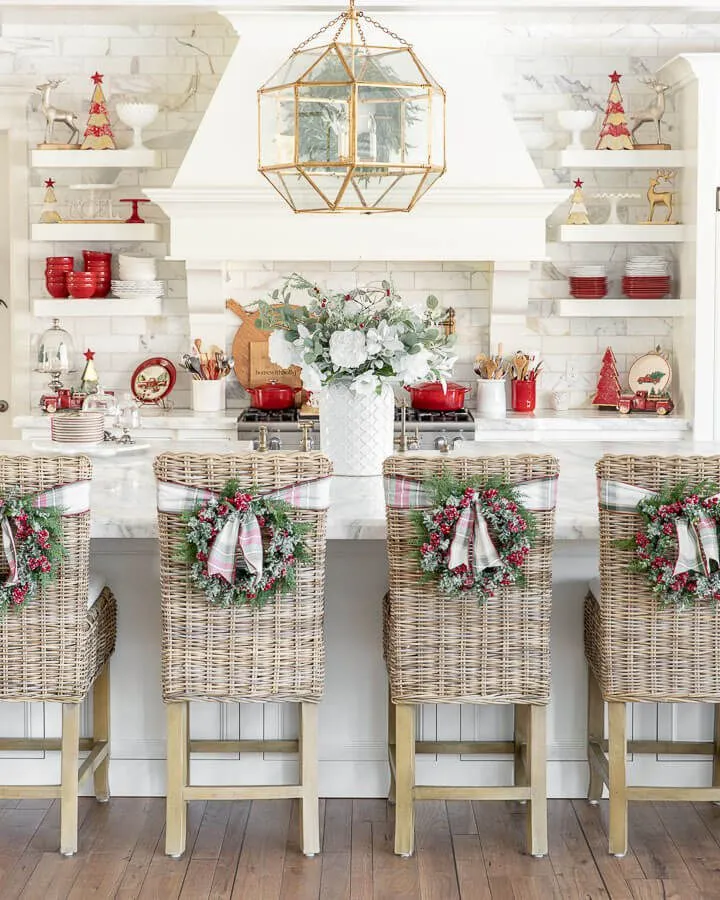 /img/13646-christmas-kitchen-counter-decor.webp