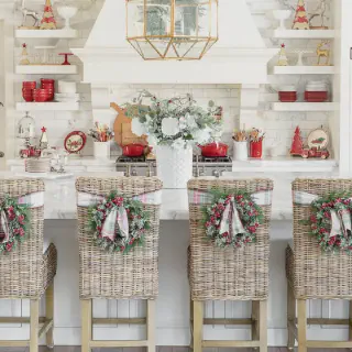 /img/13646-christmas-kitchen-counter-decor.webp