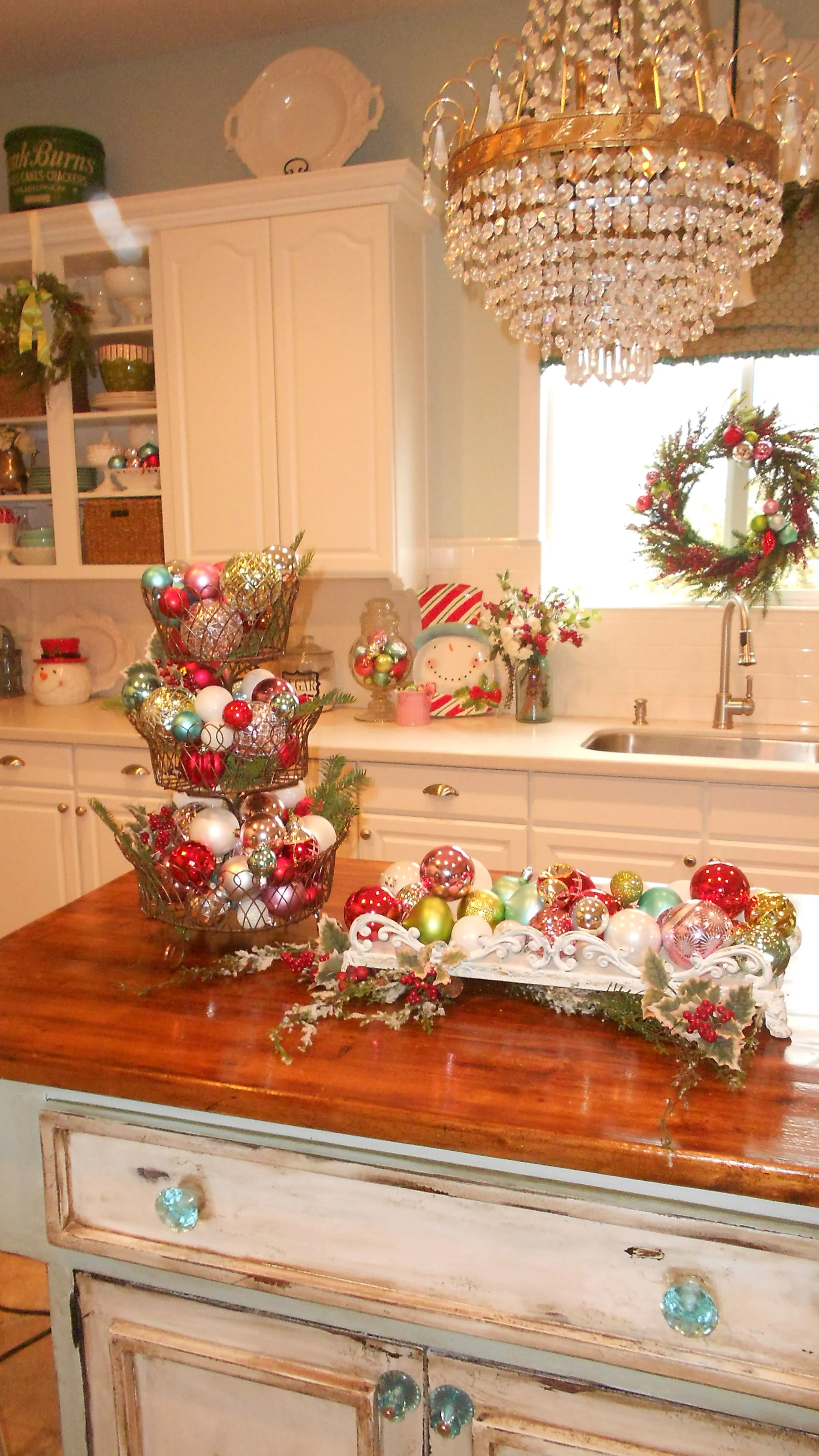 13646 rustic christmas kitchen