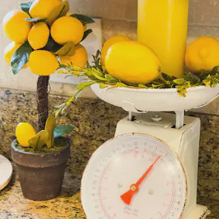 /img/13648-lemon-themed-wall-art.webp