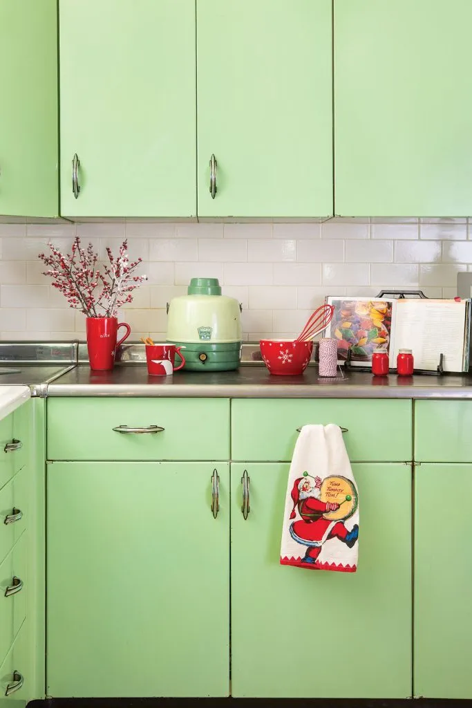 13653 40s christmas kitchen image5
