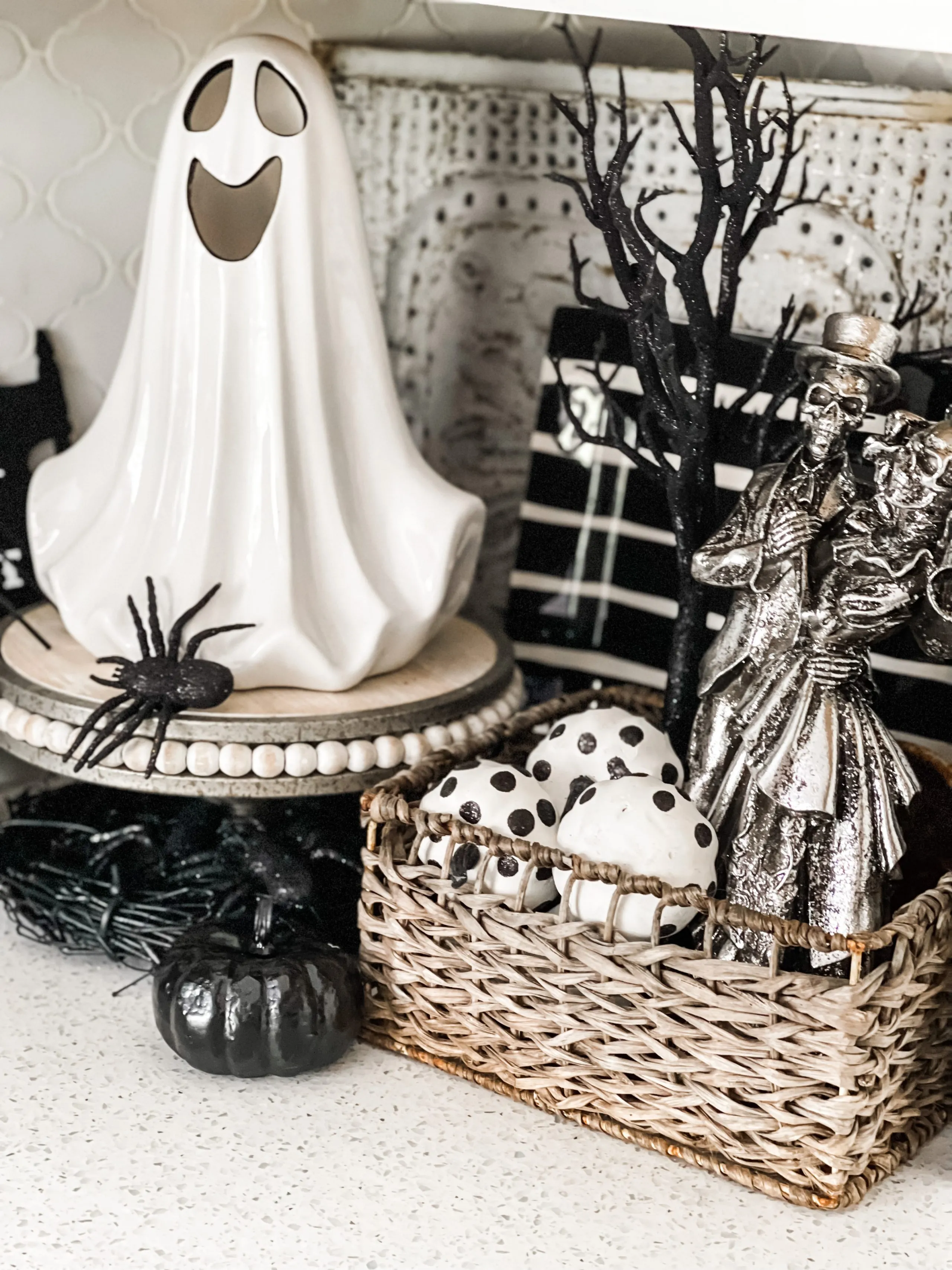 /img/13655-kitchen-style-halloween-decor.webp