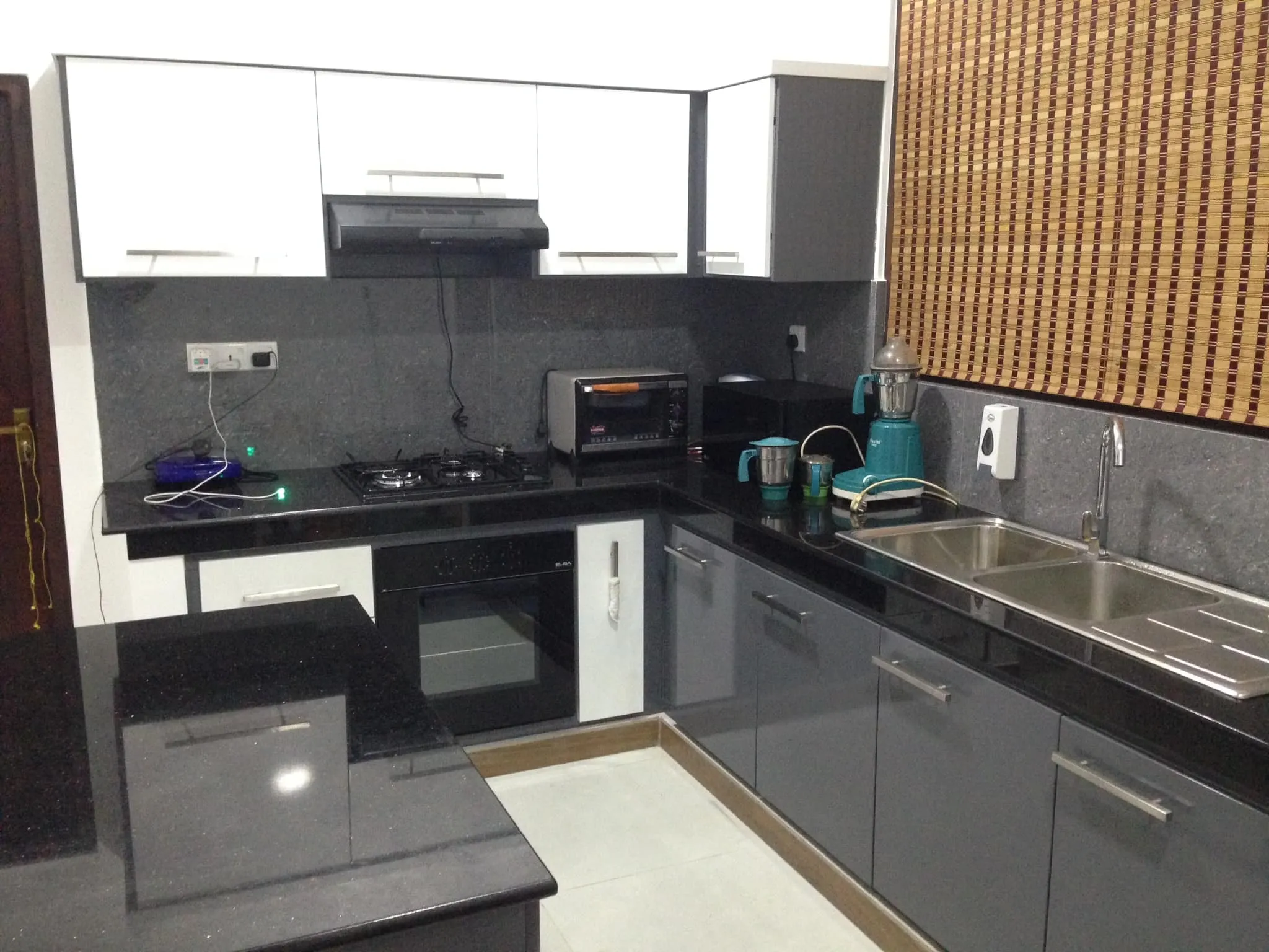13658 silver kitchen backsplash