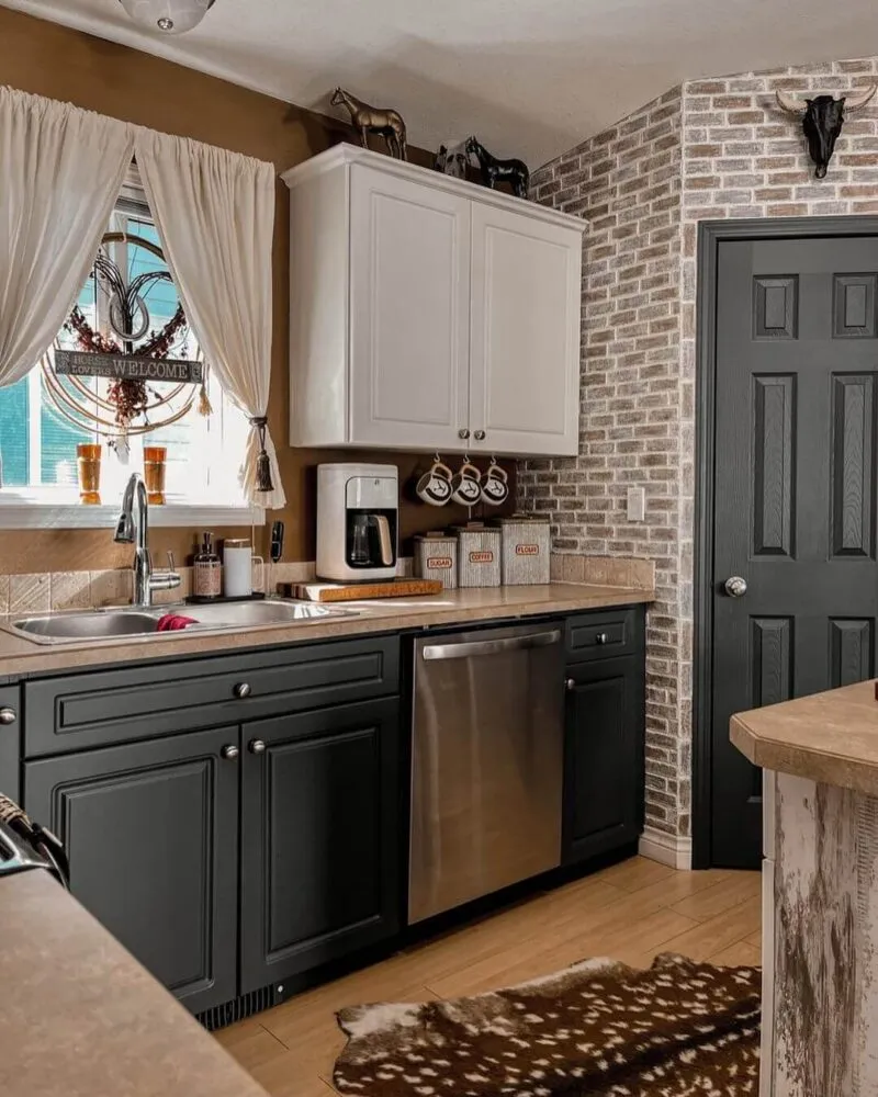/img/13670-western-kitchen-lighting.webp