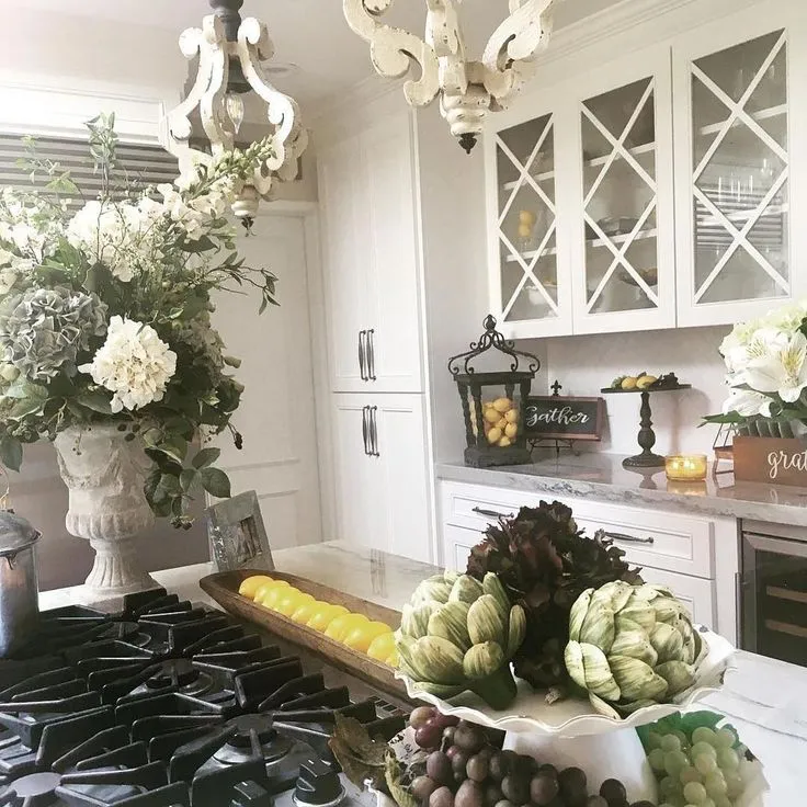 /img/13680-white-kitchen-lighting.webp