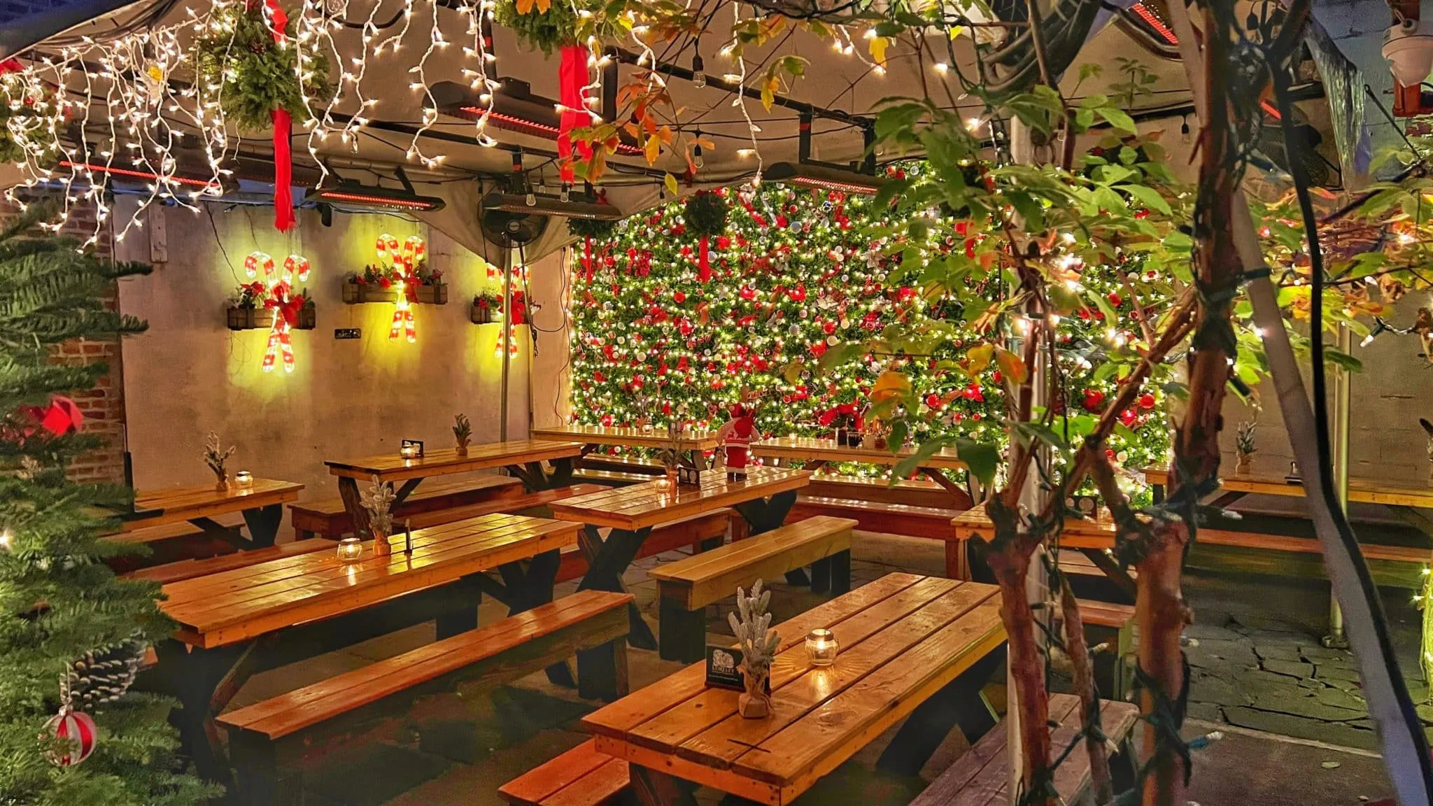13683 nyc christmas kitchen lights