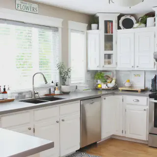 /img/13720-summer-kitchen-cabinets-overall.webp