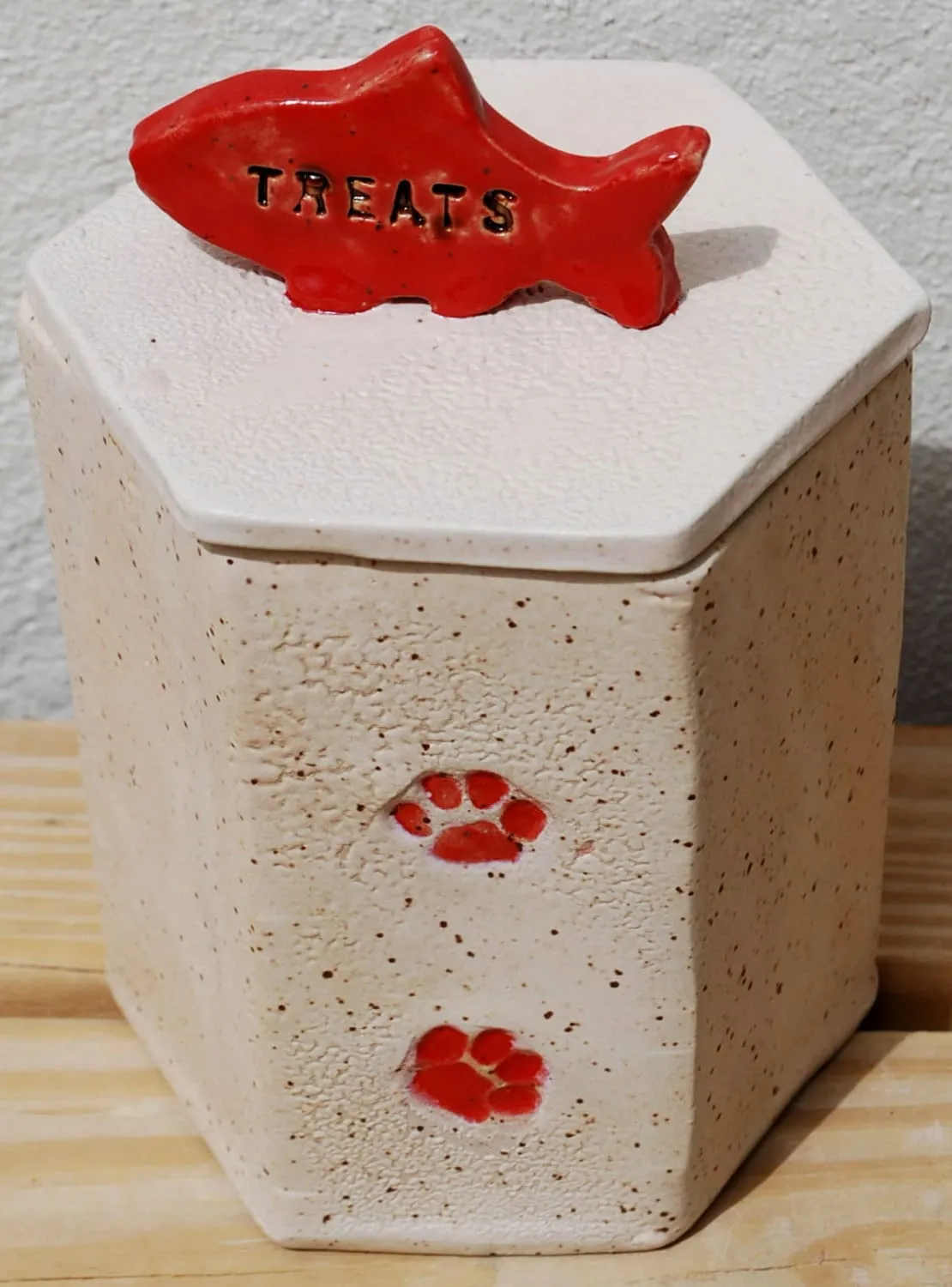 /img/13722-cat-treats-jar-styling.webp