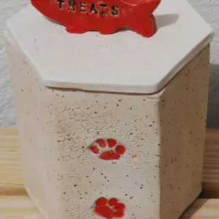/img/13722-cat-treats-jar-styling.webp