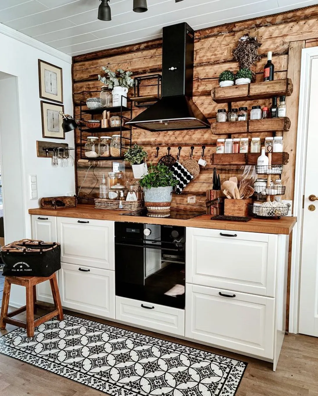 /img/13725-rustic-kitchen-cleaning.webp