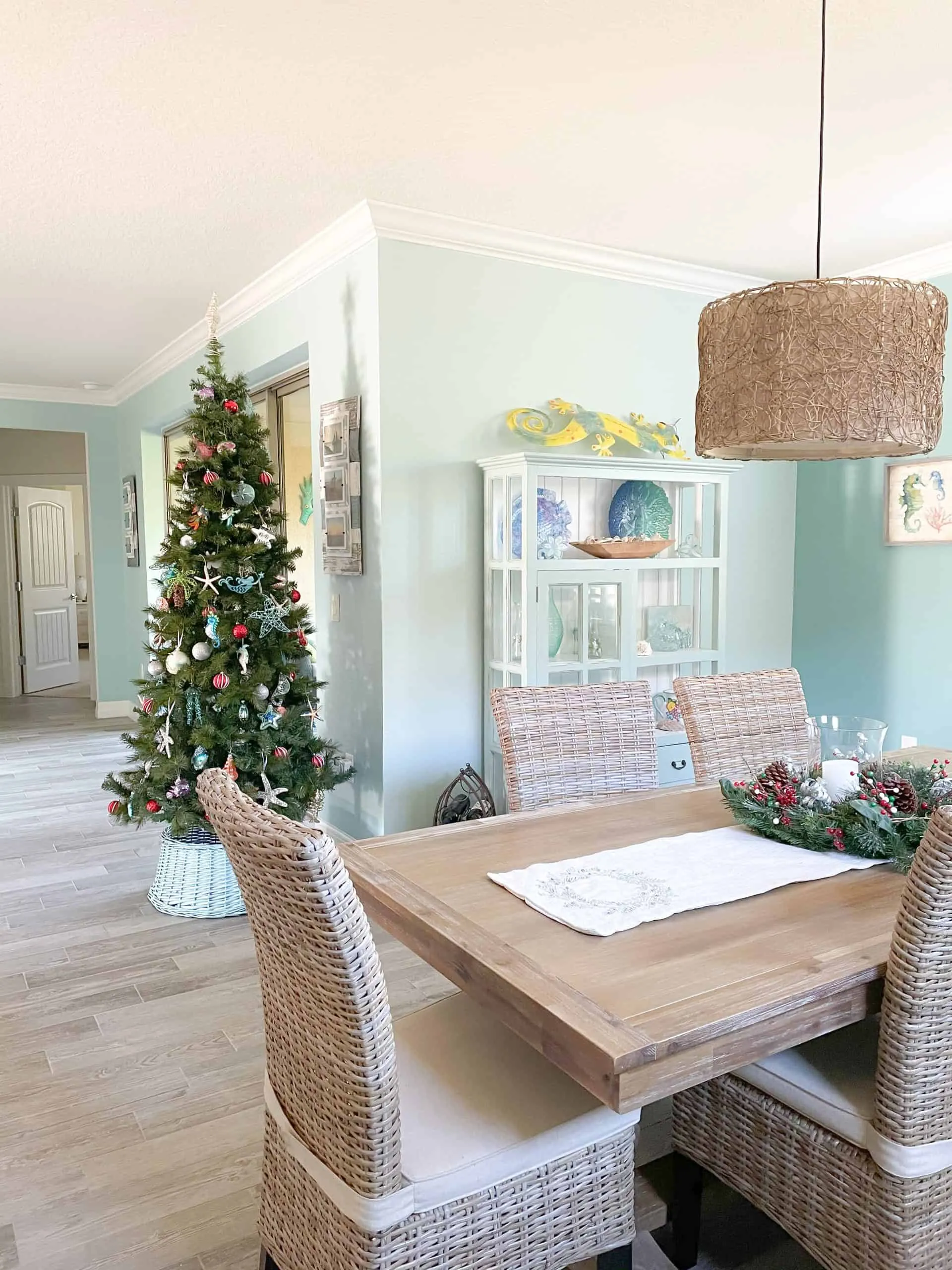 13733 christmas kitchen decor 1