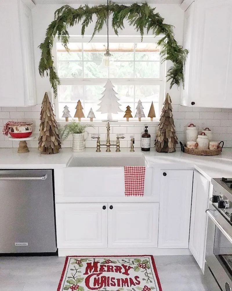 13733 christmas kitchen decor 2