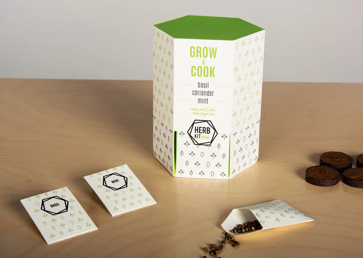 /img/13747-herb-centerpiece.webp
