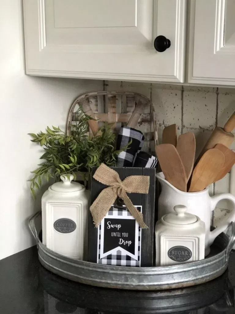 13753 open shelving decor