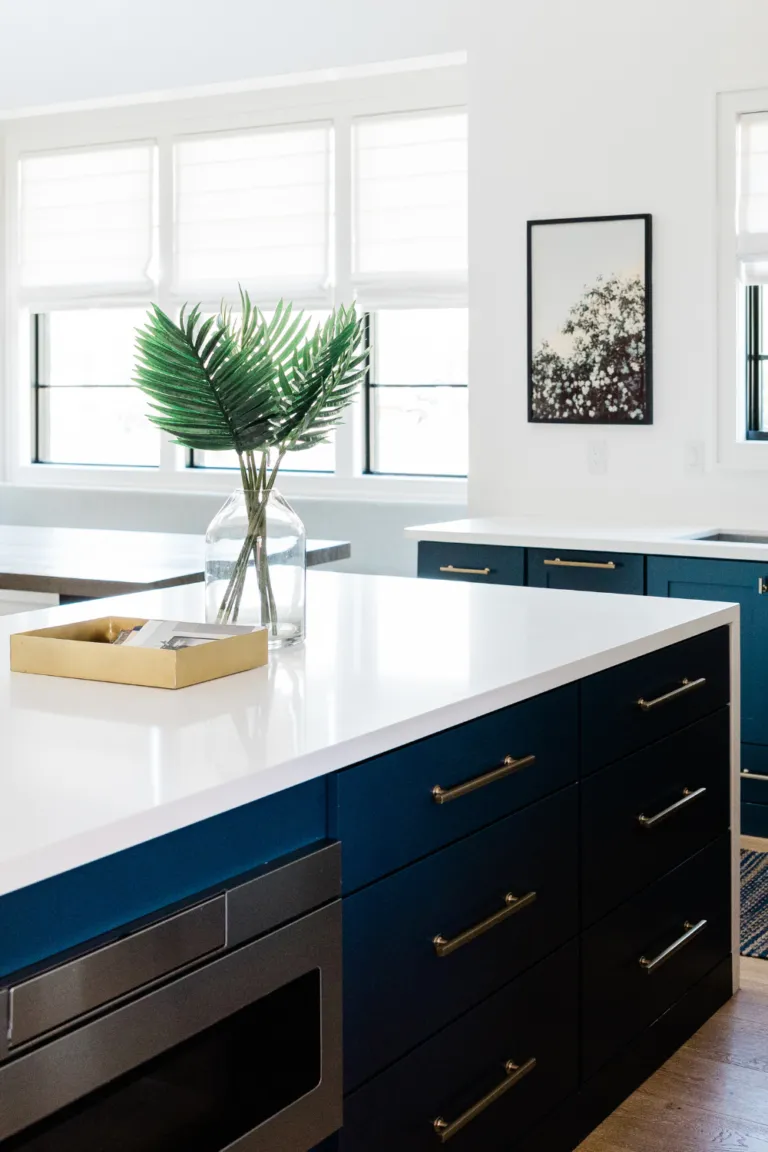 /img/13758-kitchen-artwork.webp