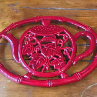 /img/13763-cast-iron-trivet-kitchen.webp