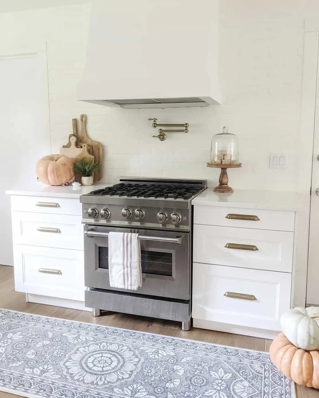 13771 white leather kitchen island