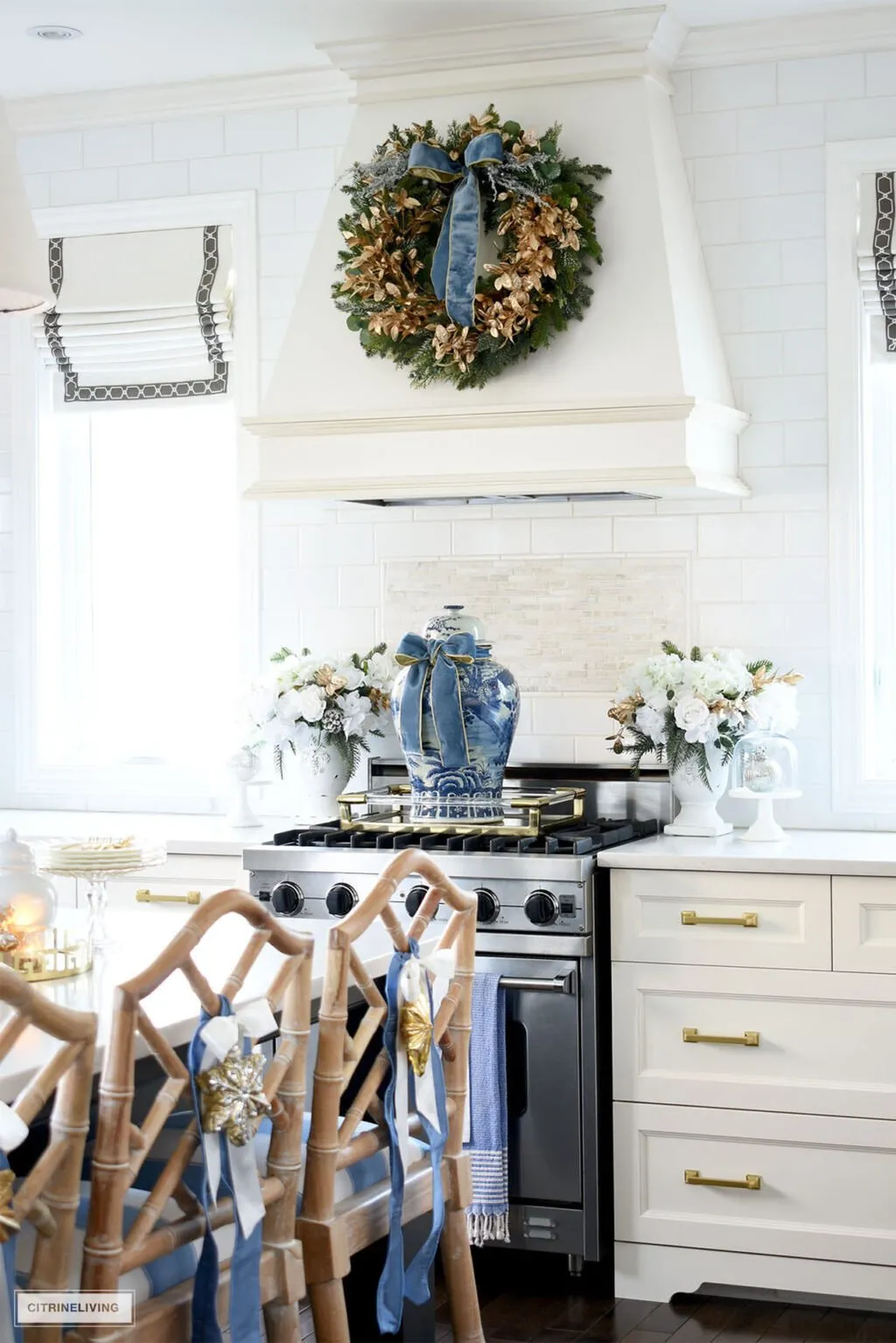 13780 gold christmas kitchen image1