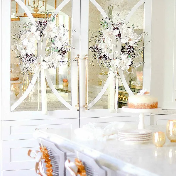 /img/13780-gold-christmas-kitchen-image7.webp