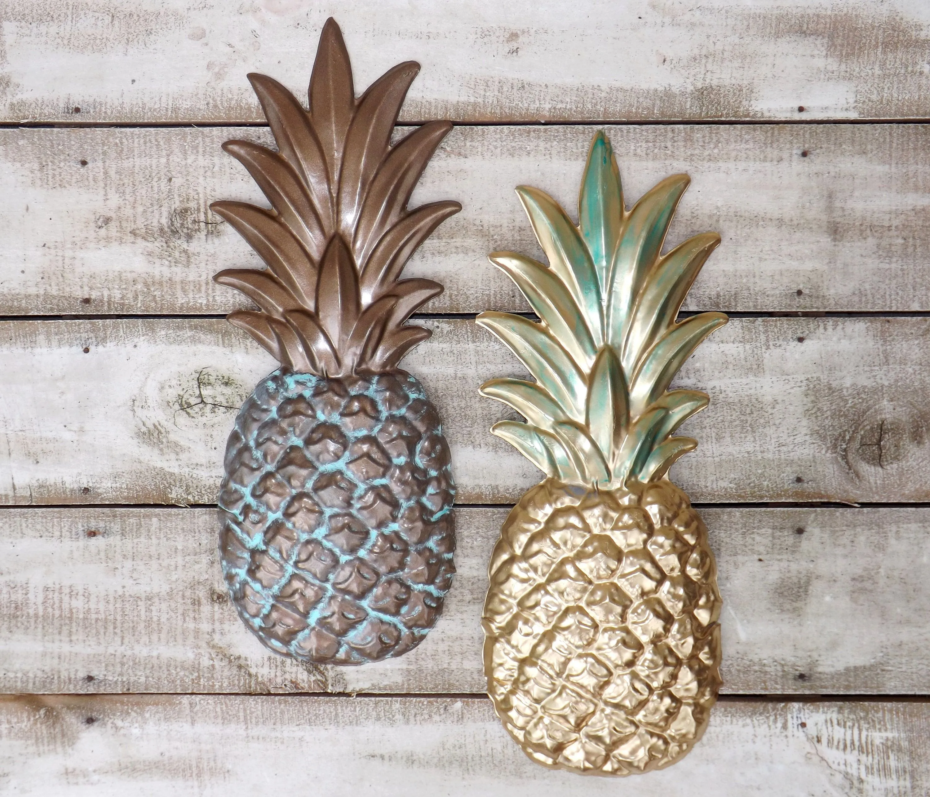 /img/13783-pineapple-decor-maintenance.webp